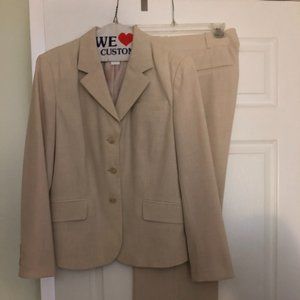 Beautiful Worthington Cream Color Pant Suit  Size 14